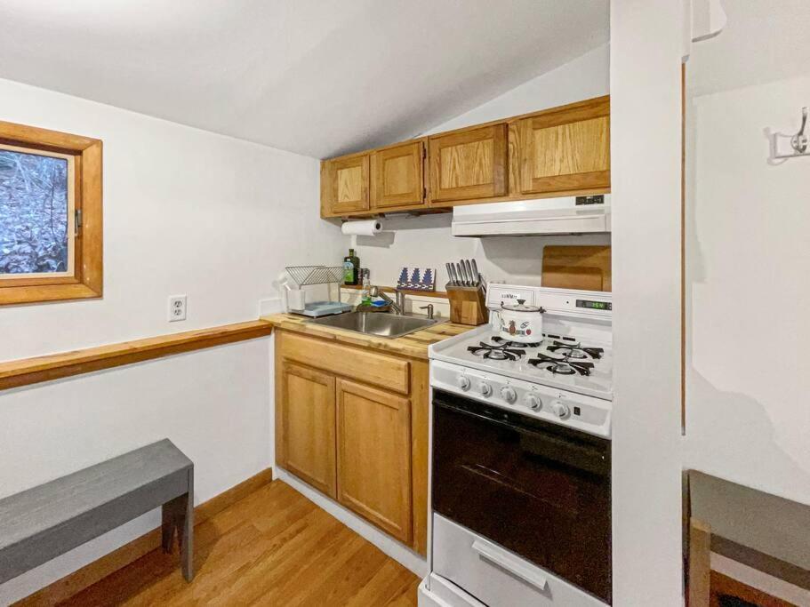 Breezy Hill Eccentric Studio Cottage Accord Esterno foto