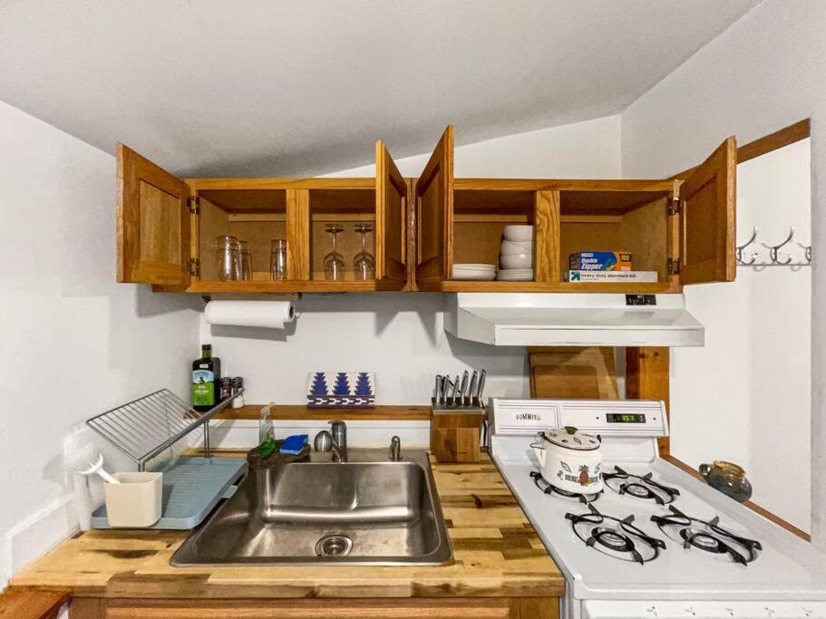 Breezy Hill Eccentric Studio Cottage Accord Esterno foto