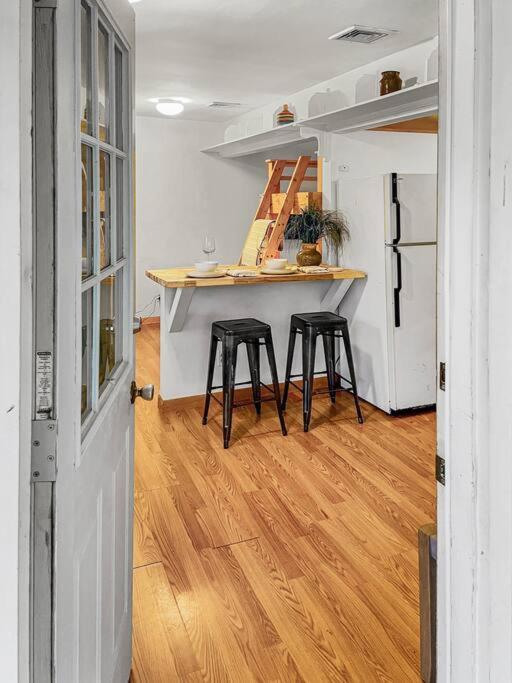 Breezy Hill Eccentric Studio Cottage Accord Esterno foto